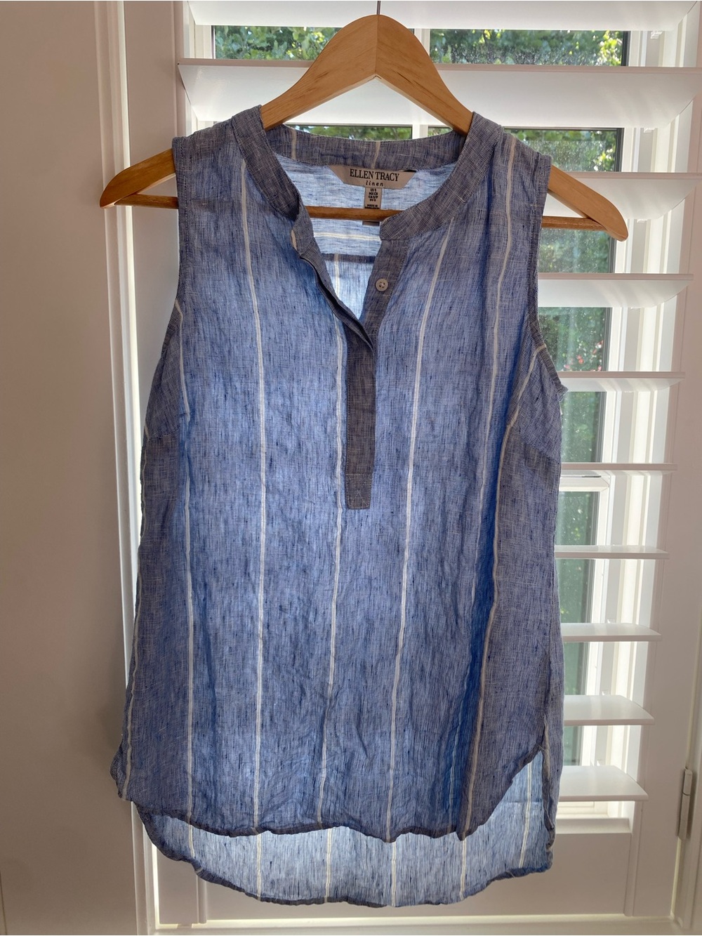 Ellen Tracy Blue Stripe Sleeveless Linen Blend Top 100% Linen